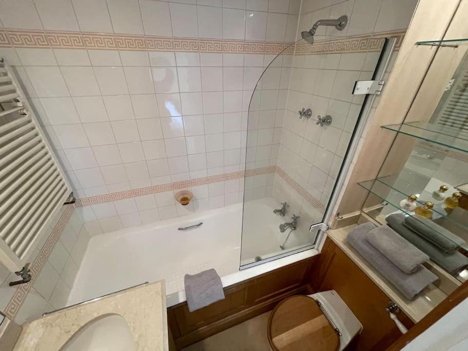 Circus Mews Townhouse:2 Beds:2 En-Suite Baths:Parking:City Centre:Quiet Area Dış mekan fotoğraf