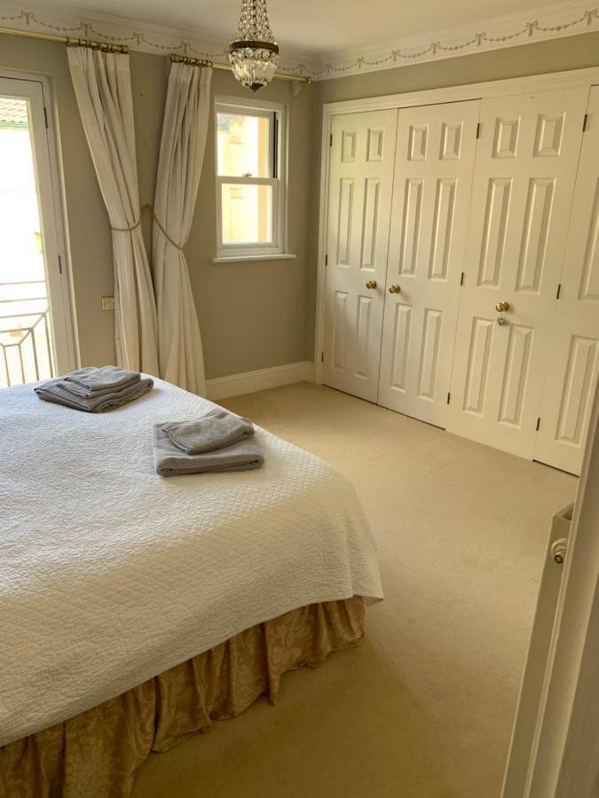 Circus Mews Townhouse:2 Beds:2 En-Suite Baths:Parking:City Centre:Quiet Area Dış mekan fotoğraf